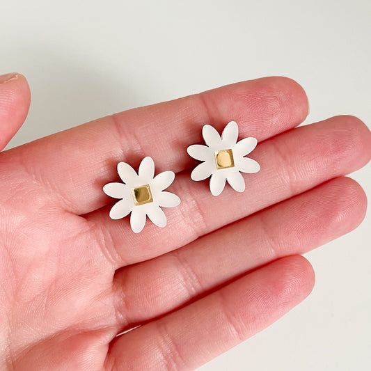 Daisy Stud Earrings - Sterling Silver